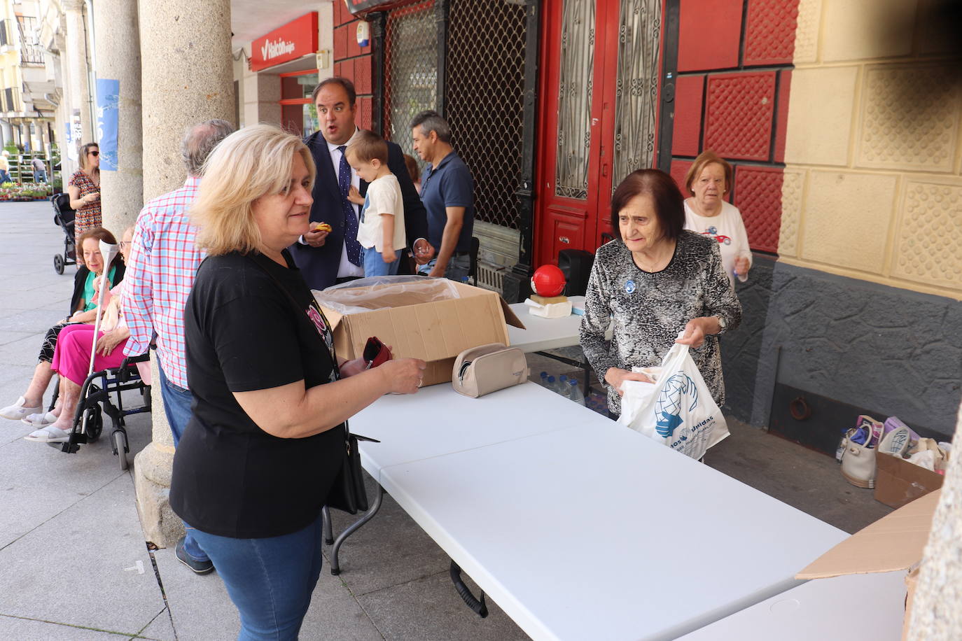 Guijuelo apuesta por la solidaridad con una novedosa &quot;Operación hornazo&quot;