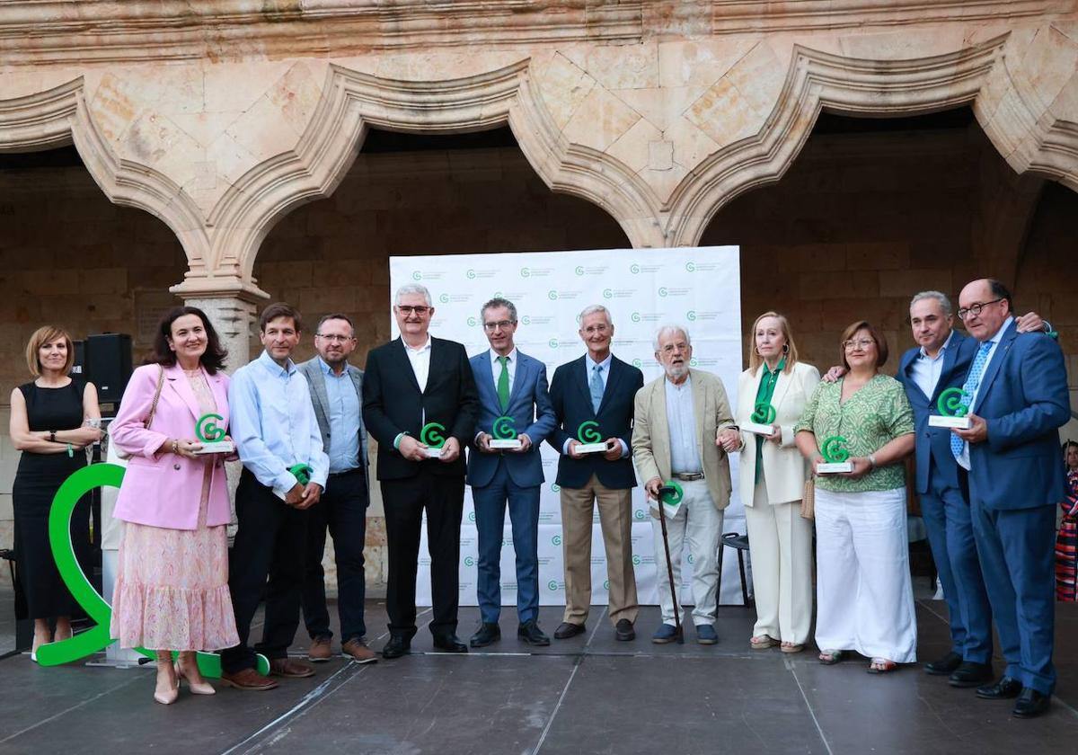 Los galardonados en la gala contra el cáncer.