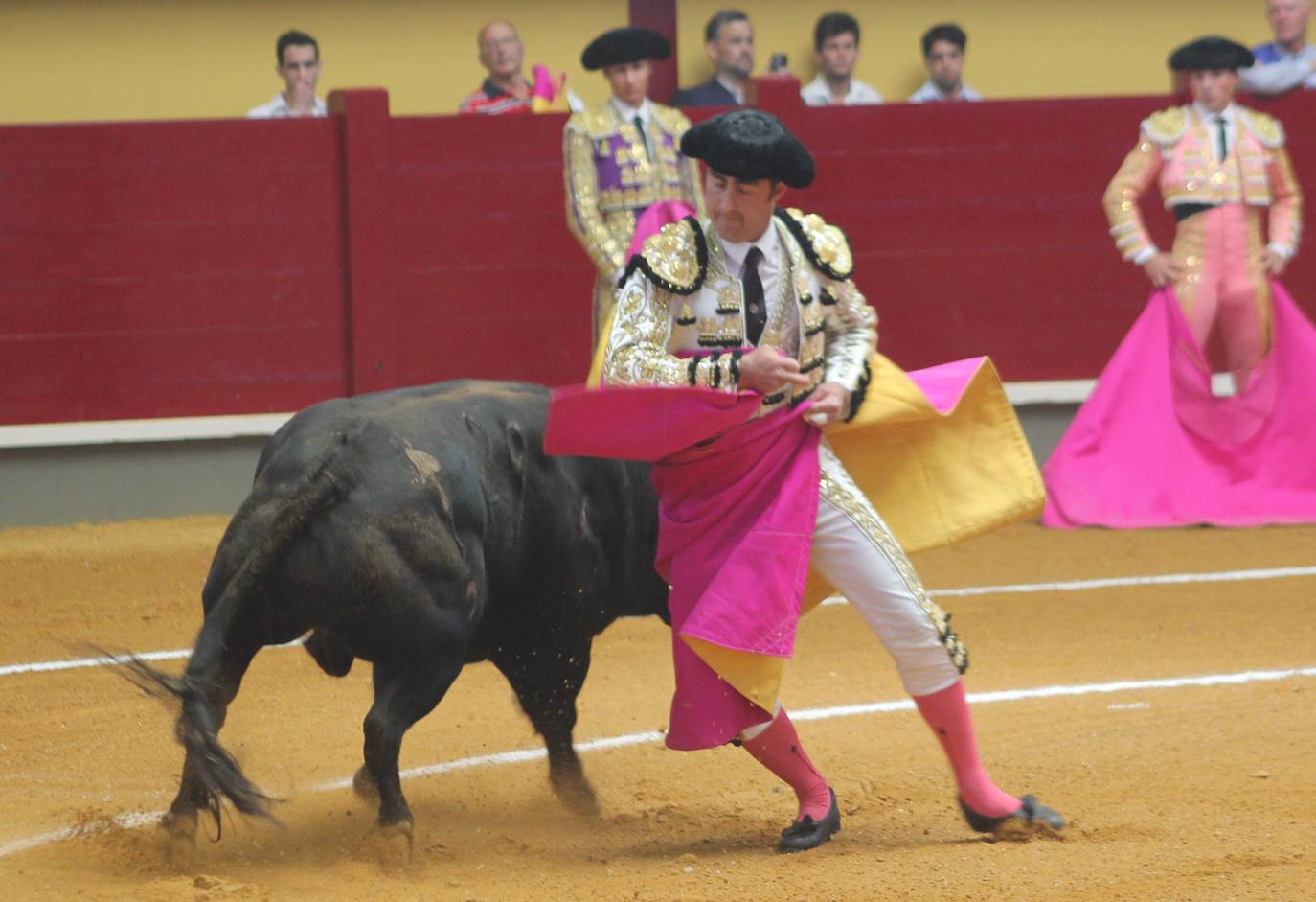 La corrida de toros benéfica en favor de la princesa guerrera, en imágenes