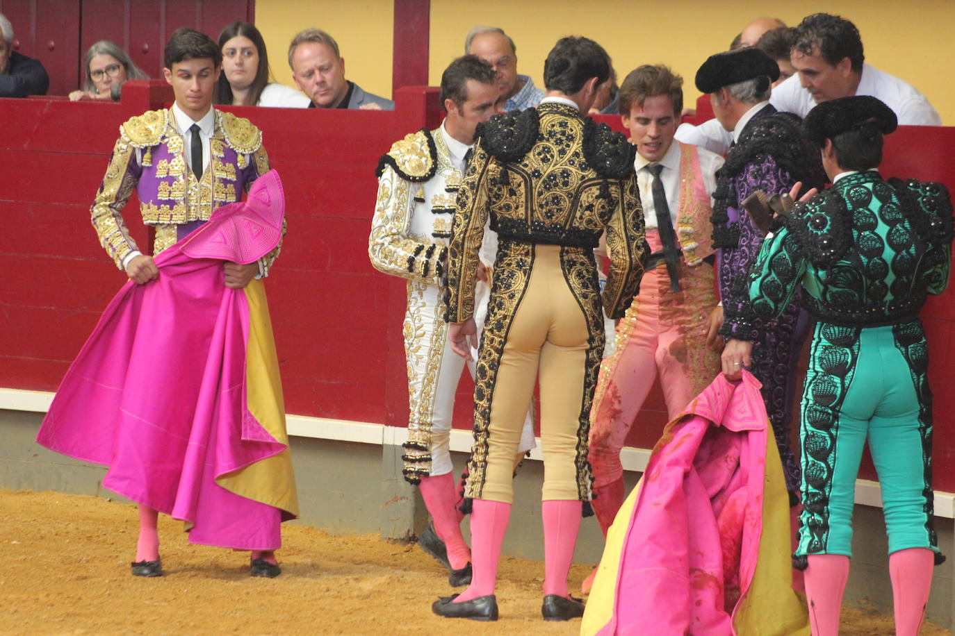 La corrida de toros benéfica en favor de la princesa guerrera, en imágenes