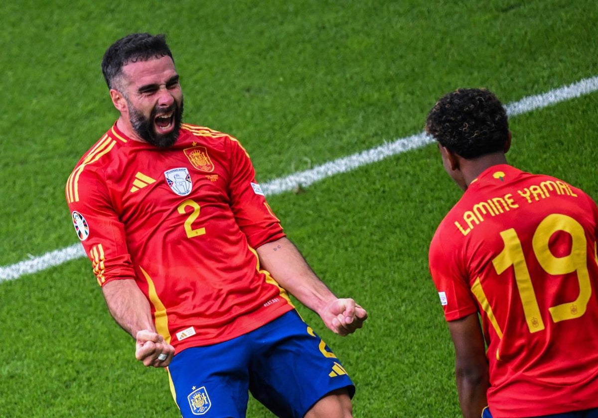 Carvajal y Lamine celebrando un gol.