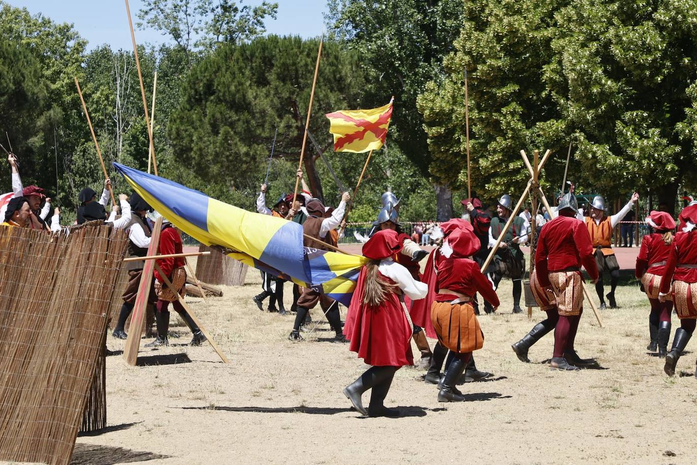 La batalla de los Tercios en el Puente Romano, en imágenes