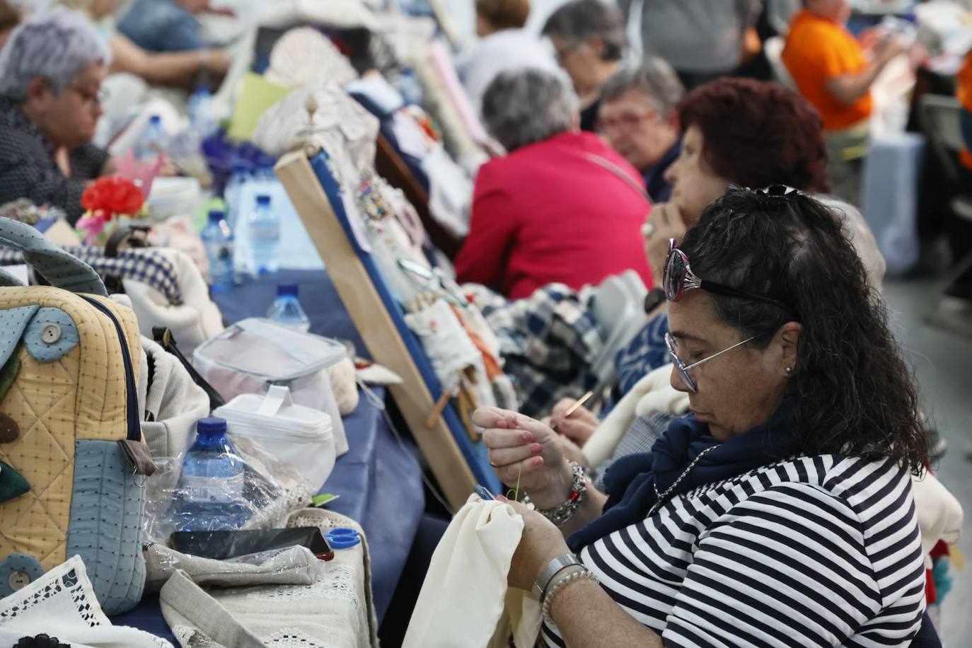 Un arte más allá de las puntillas: así ha sido el encuentro de bolillos por San Juan