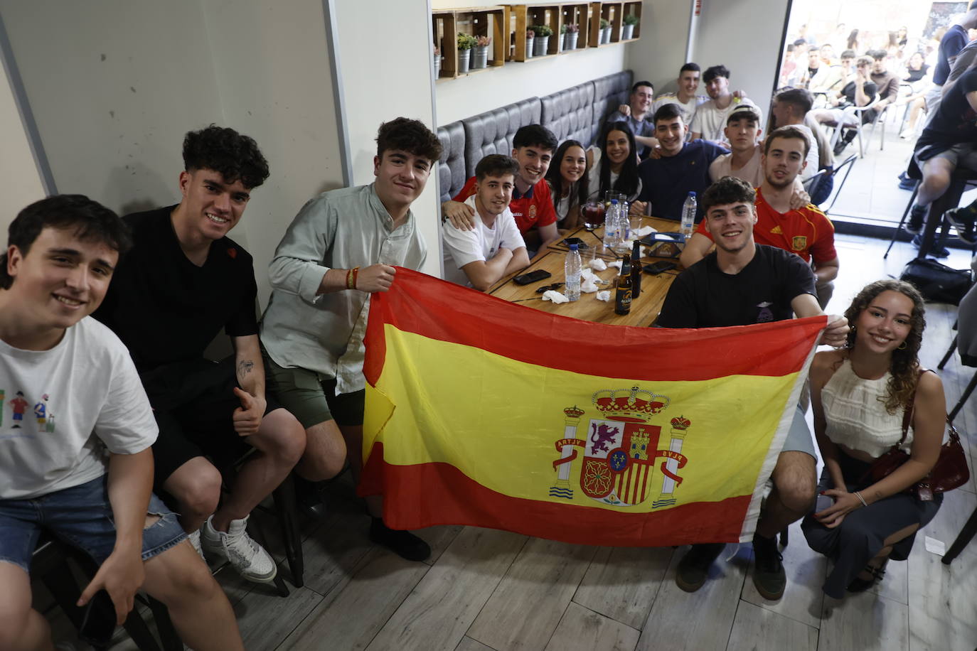 Terrazas llenas en Salamanca para alentar a España: así se animó en el primer partido de la Eurocopa