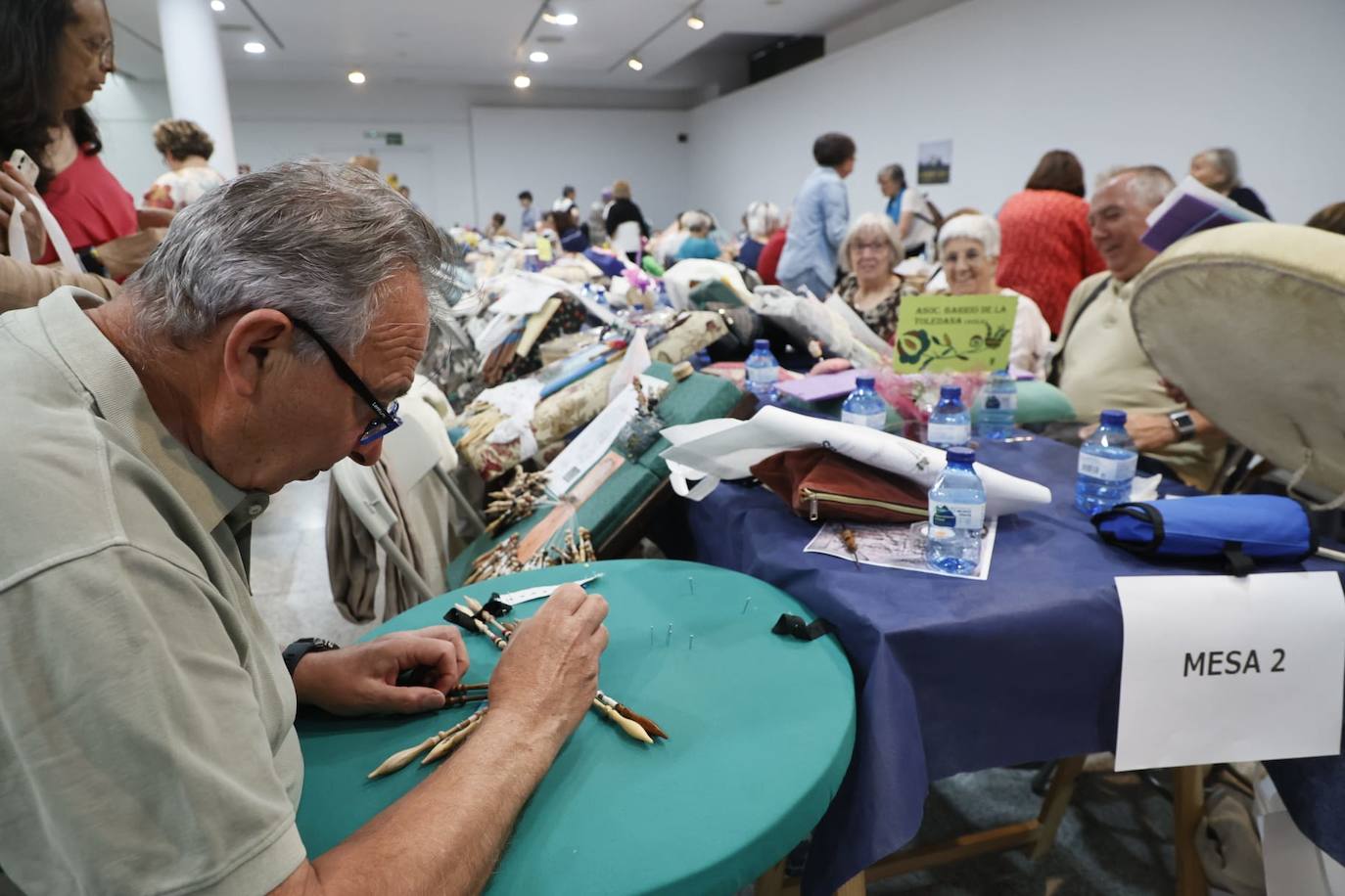 Un arte más allá de las puntillas: así ha sido el encuentro de bolillos por San Juan