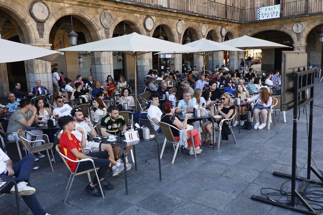 Terrazas llenas en Salamanca para alentar a España: así se animó en el primer partido de la Eurocopa