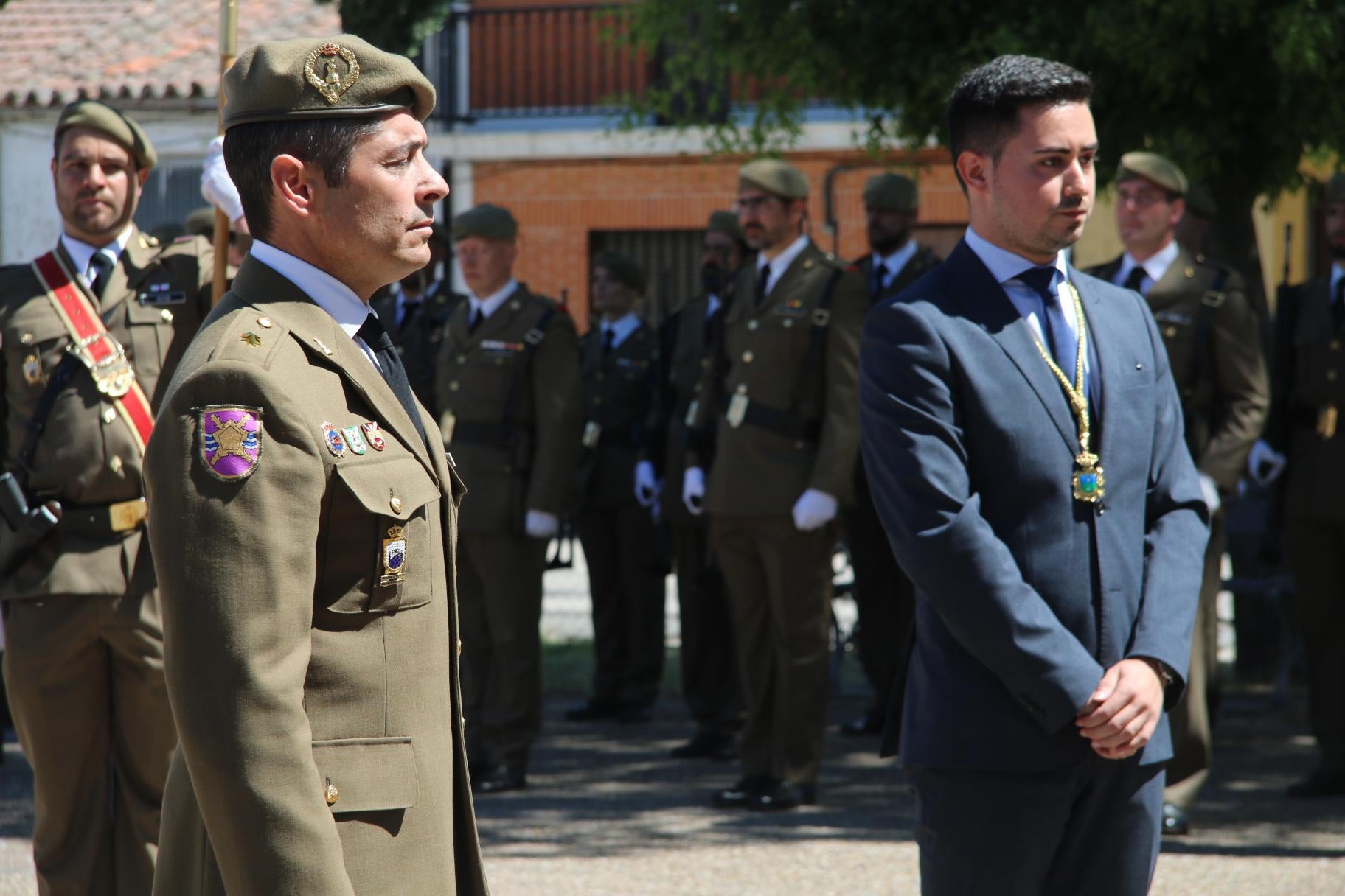 Todos al pie de la bandera en La Vellés