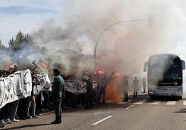 Una imagen de un recibimiento al autobús del Salamanca UDS.