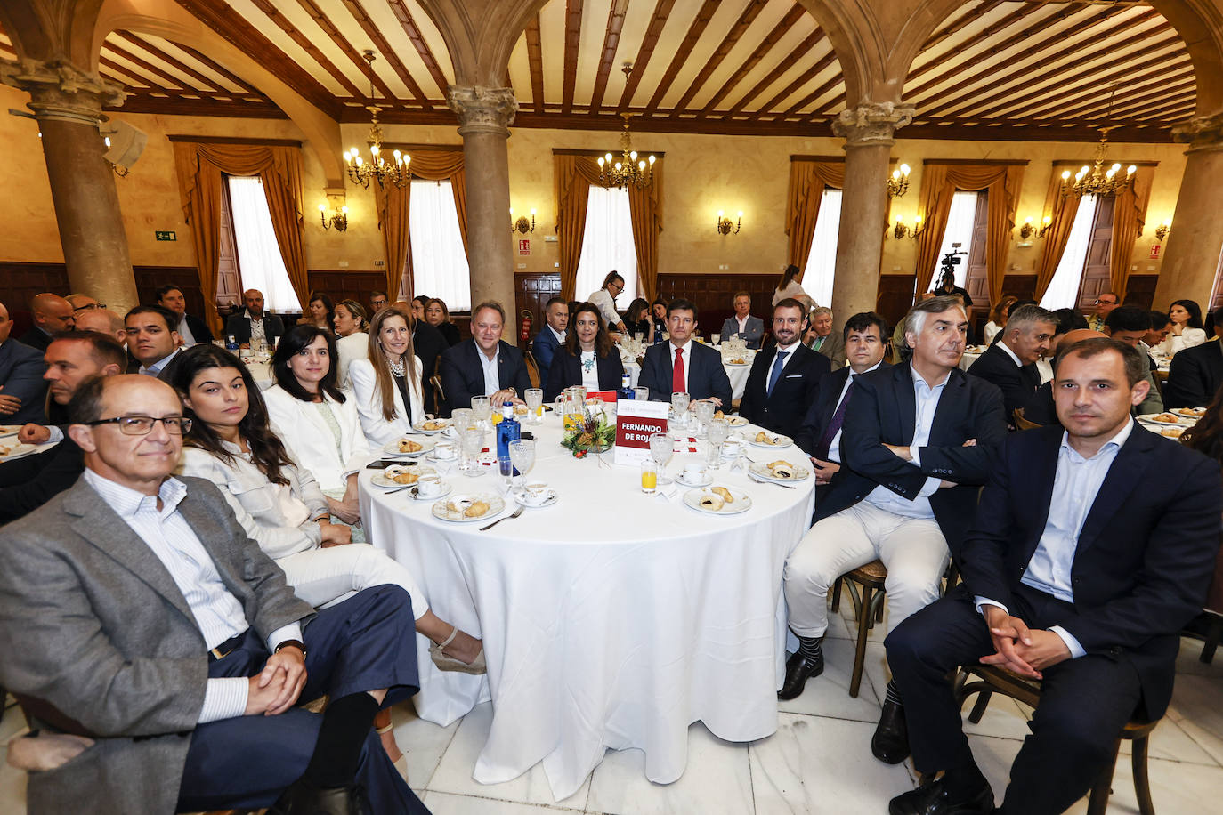 Ignacio Charro y Laura Charro (Grupo Ediesa), Carmen Herrera y Cuca Gonzalo (C. C. El Tormes), Claudio Mogilner (InternacionalWeb), Susana Sánchez (LAGACETA), Alfredo Ibáñez (Salamanca de Transportes), Adrián Rodríguez y José Luis Gabriel (El Corte Inglés) Ildefonso Olivares (Feltrero División Arte) y José Luis Sánchez-Manzano (Laboral Kutxa). 