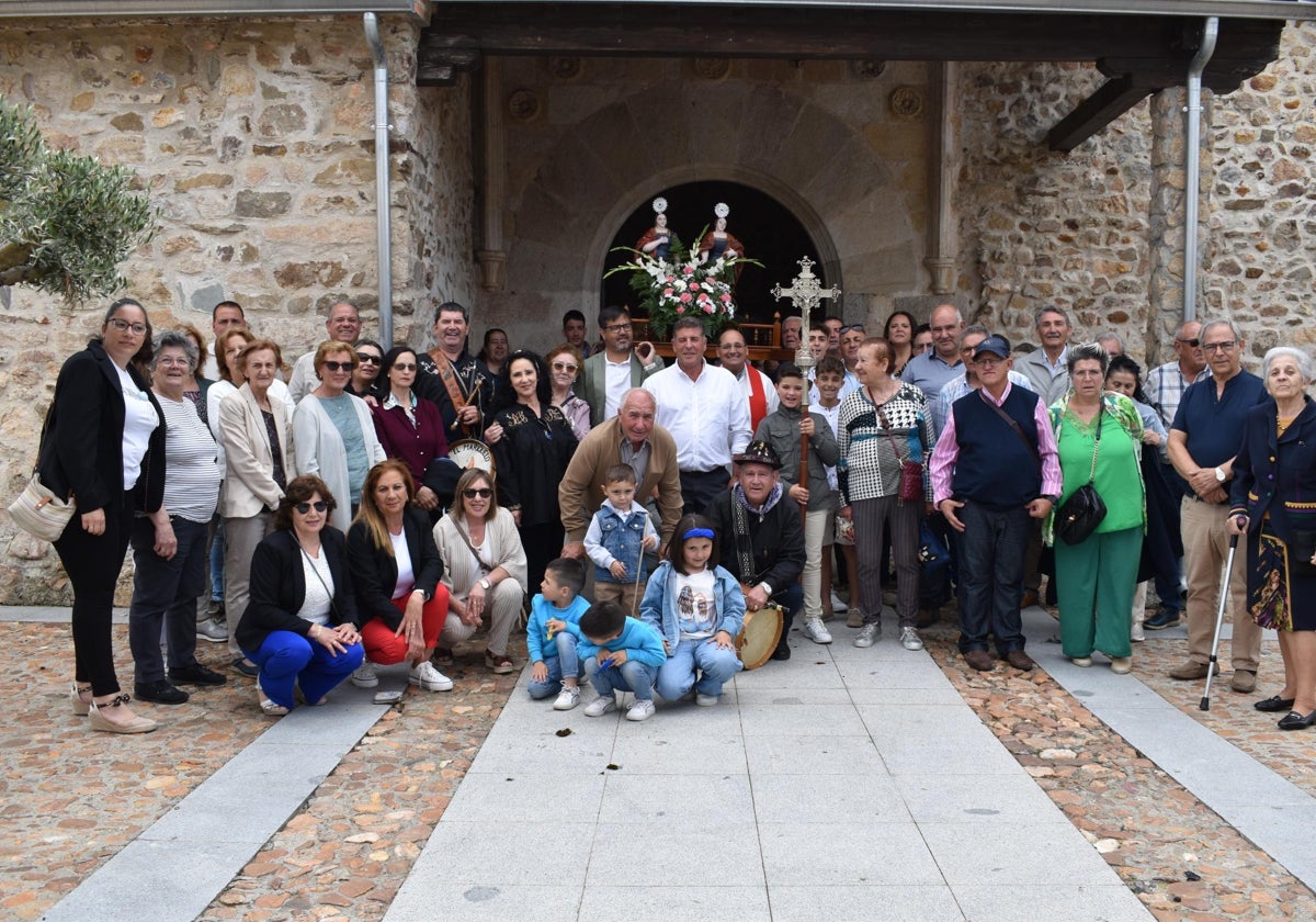 40 kilos de cerezas para cerrar las fiestas en Sieteiglesias de Tormes