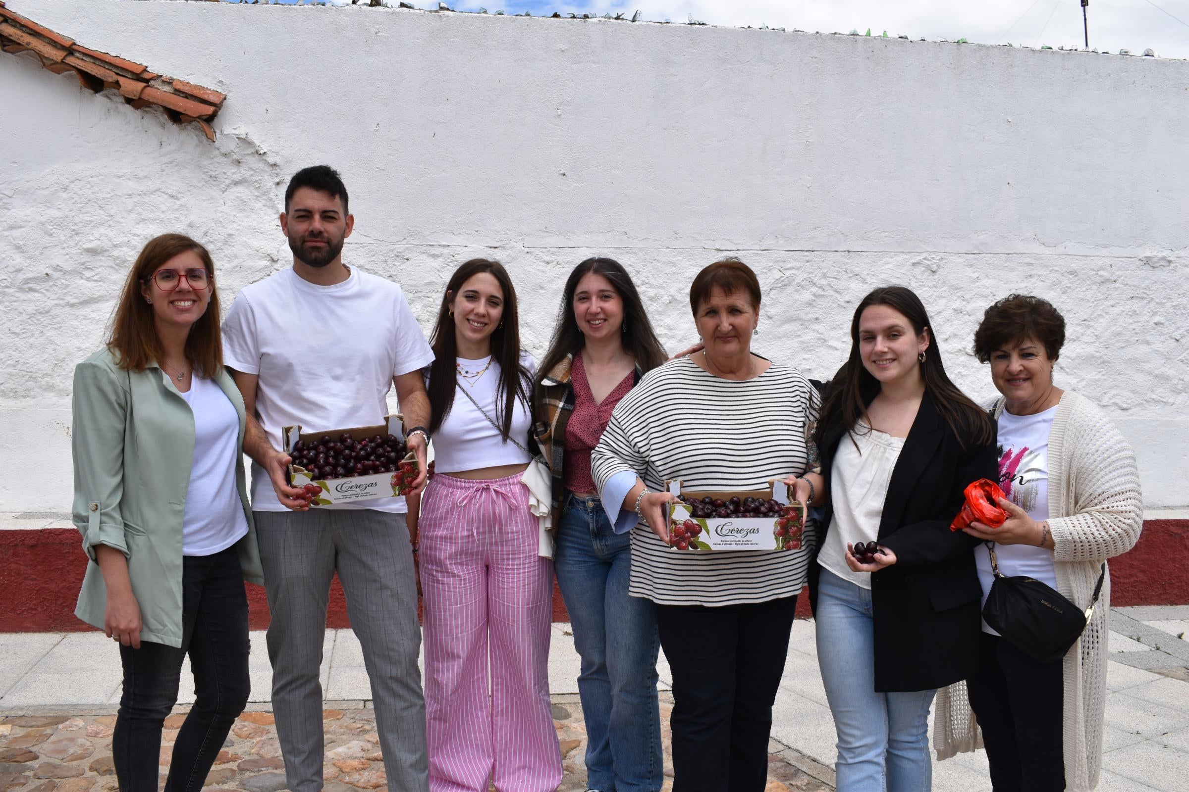 40 kilos de cerezas para cerrar las fiestas en Sieteiglesias de Tormes