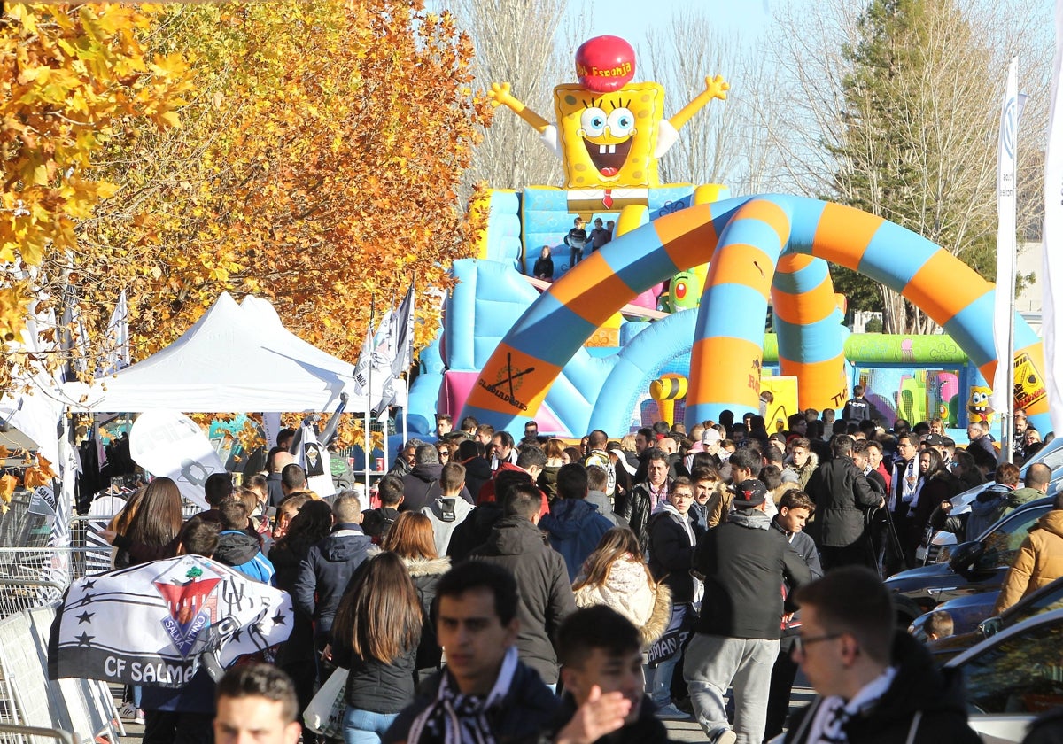 Fan zone de hace unos años junto al Estadio Helmántico.