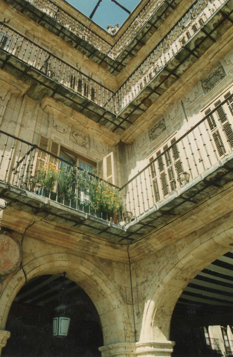 Jardines, corridas de toros o grandes ferias: así ha cambiado la Plaza Mayor de Salamanca en los últimos años