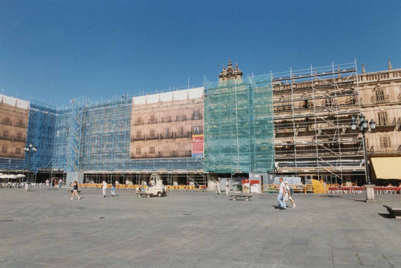 Jardines, corridas de toros o grandes ferias: así ha cambiado la Plaza Mayor de Salamanca en los últimos años