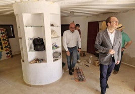 Ramón Sastre y Marcos Iglesias durante la visita a las obras