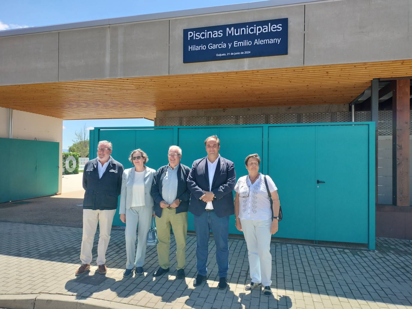 Guijuelo abre sus nuevas piscinas con homenaje a los alcaldes que las impulsaron en los años 70