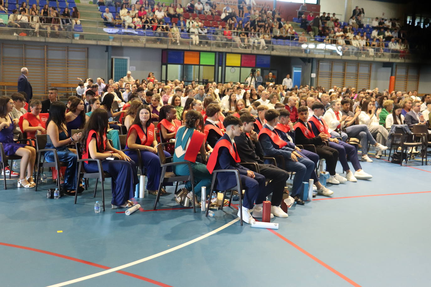 Guijuelo vibra con las graduaciones del IES Vía de la Plata