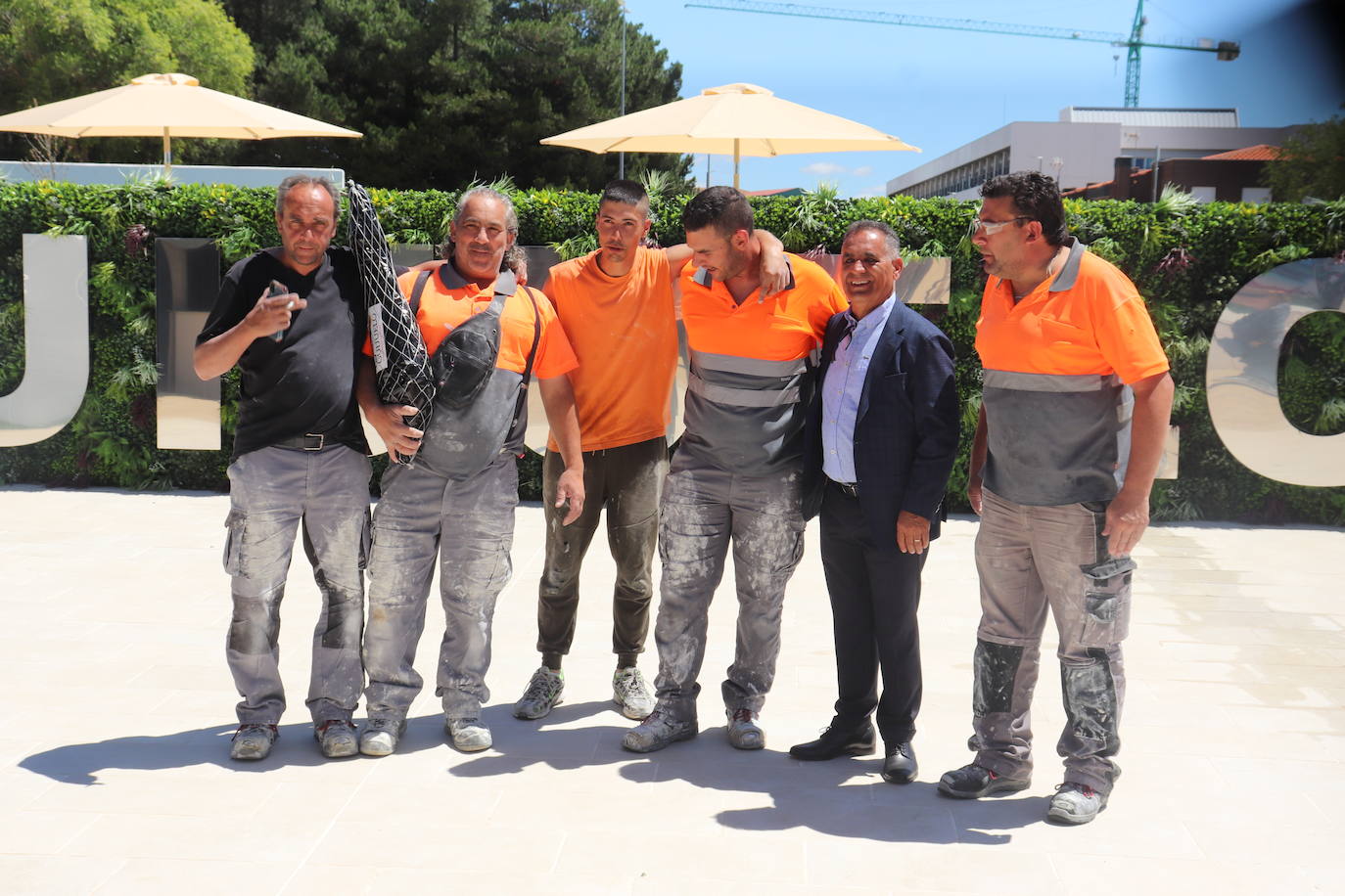 Guijuelo abre sus nuevas piscinas con homenaje a los alcaldes que las impulsaron en los años 70