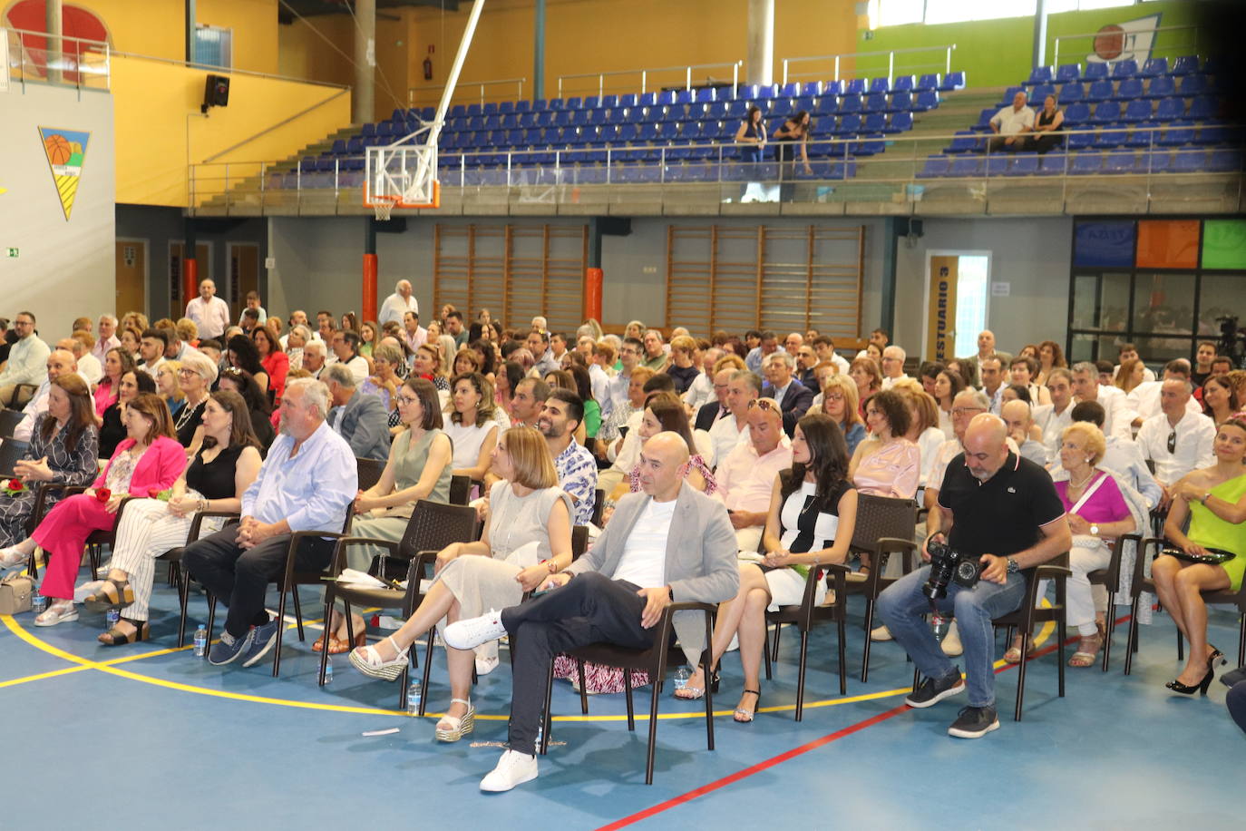 Guijuelo vibra con las graduaciones del IES Vía de la Plata