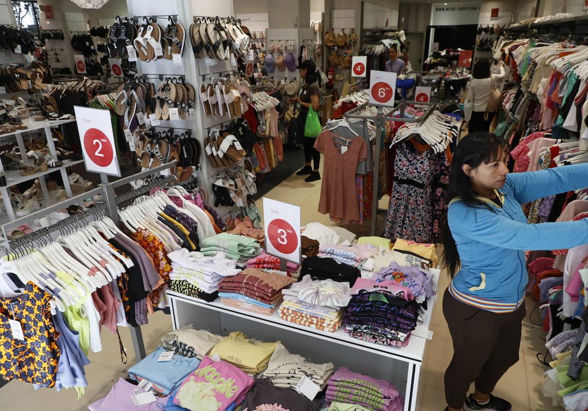 Imagen de una campaña de rebajas en la capital.
