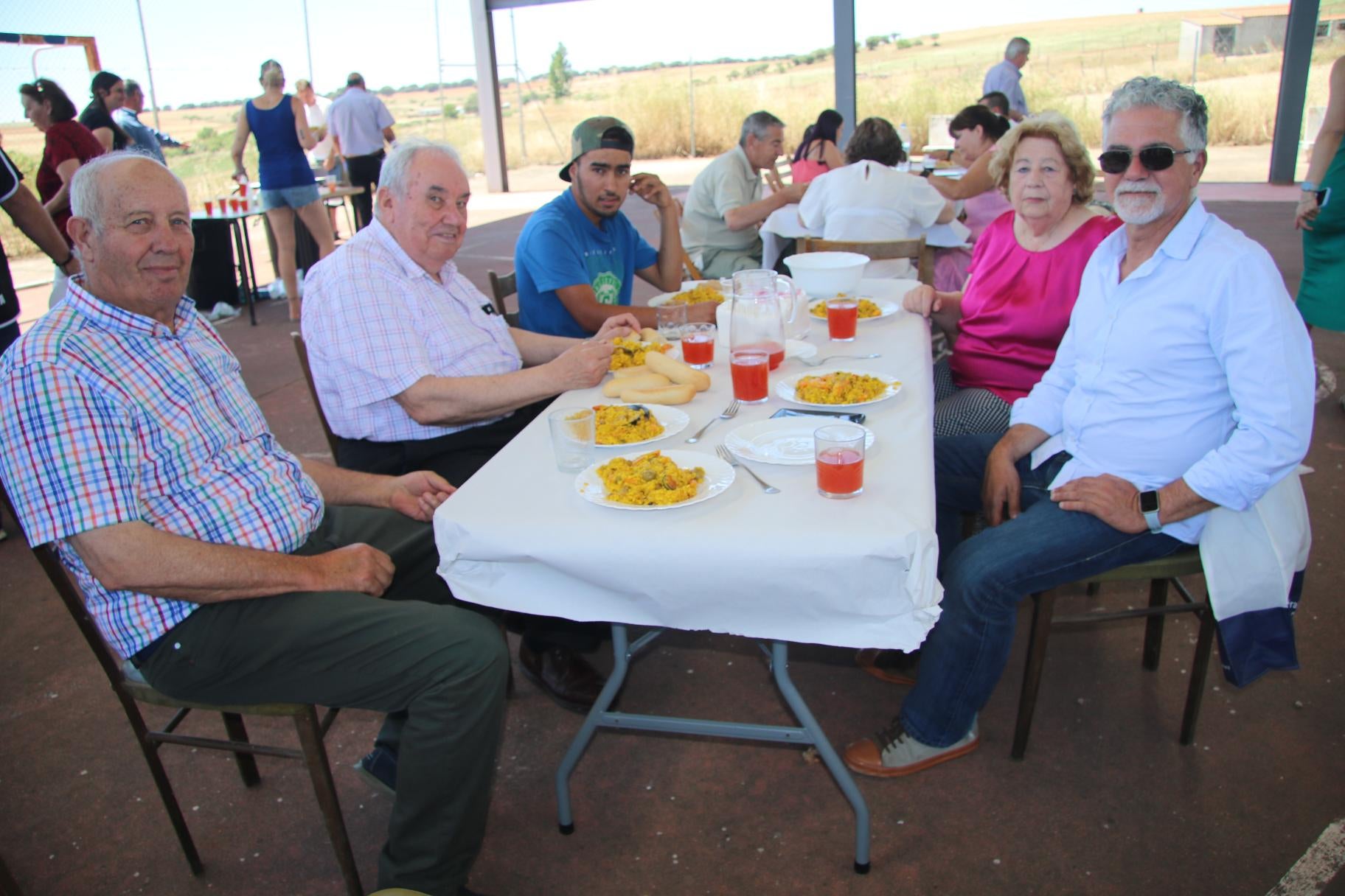 Mesa y mantel, en Monterrubio de la Sierra