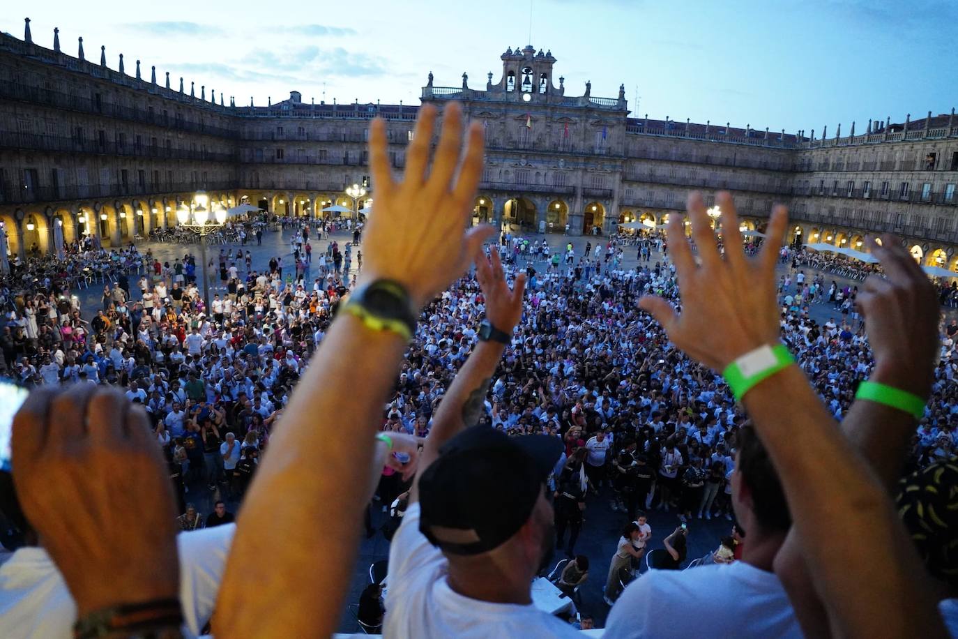 Los aficionados del Salamanca UDS &#039;toman&#039; la Plaza Mayor para celebrar el ascenso