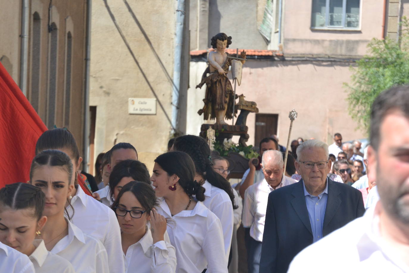 Hinojosa «echa la bandera» para vencer al poder feudal