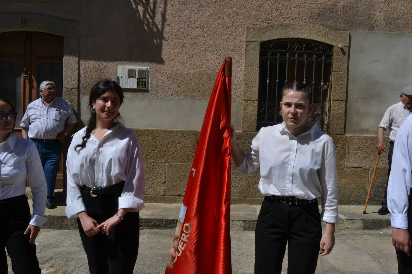 Hinojosa «echa la bandera» para vencer al poder feudal