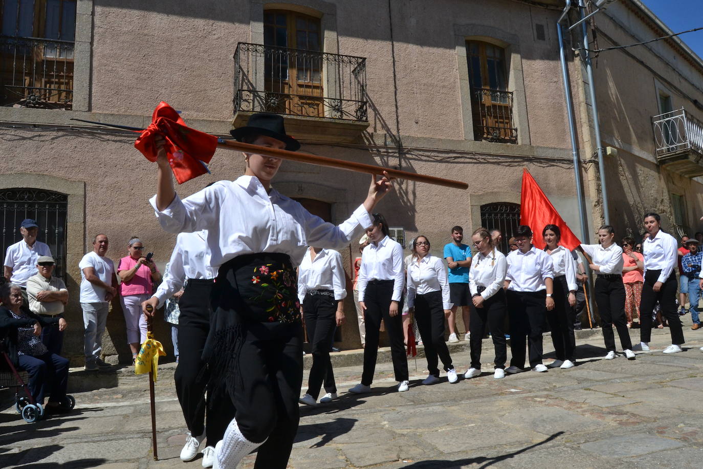 Hinojosa «echa la bandera» para vencer al poder feudal