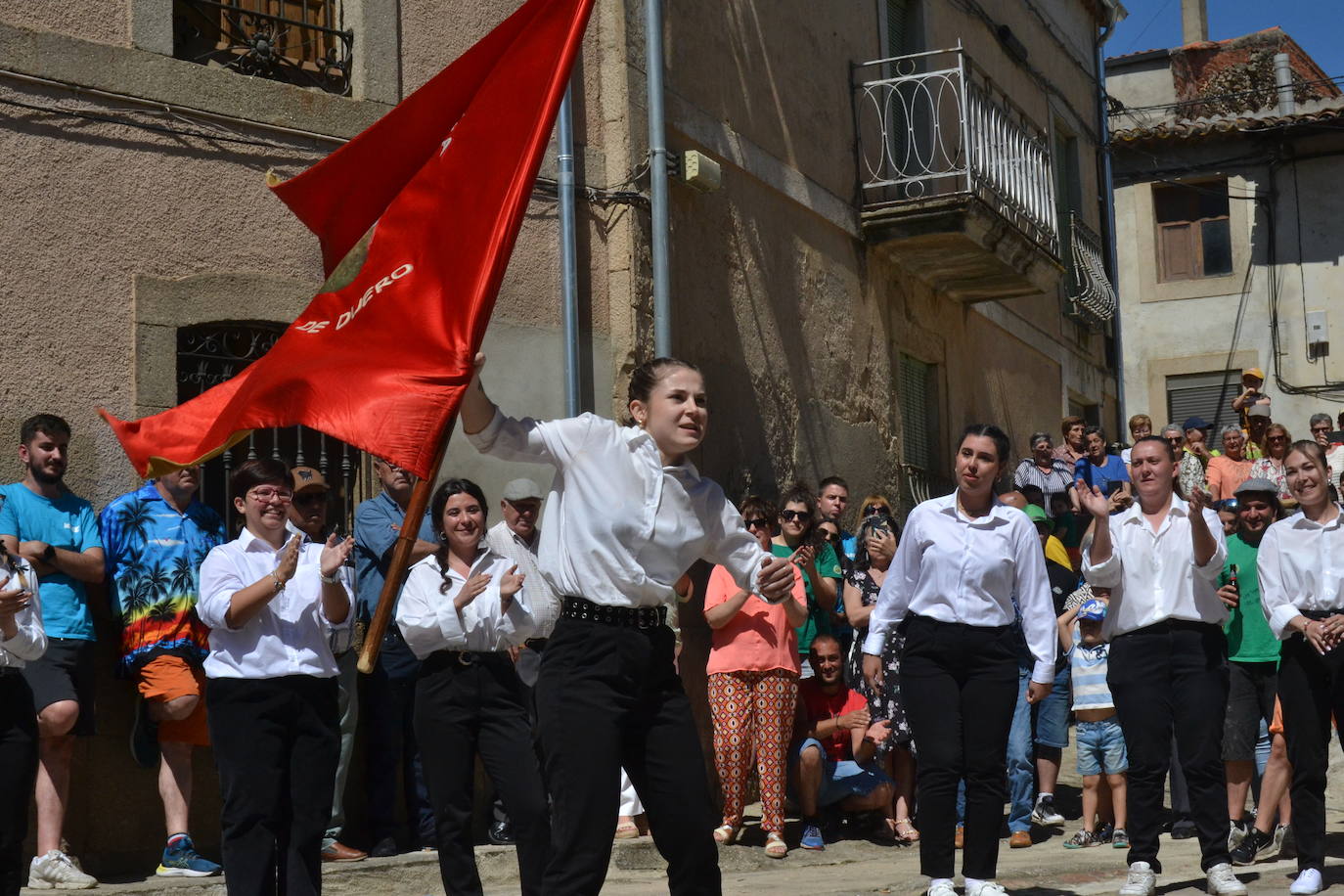 Hinojosa «echa la bandera» para vencer al poder feudal