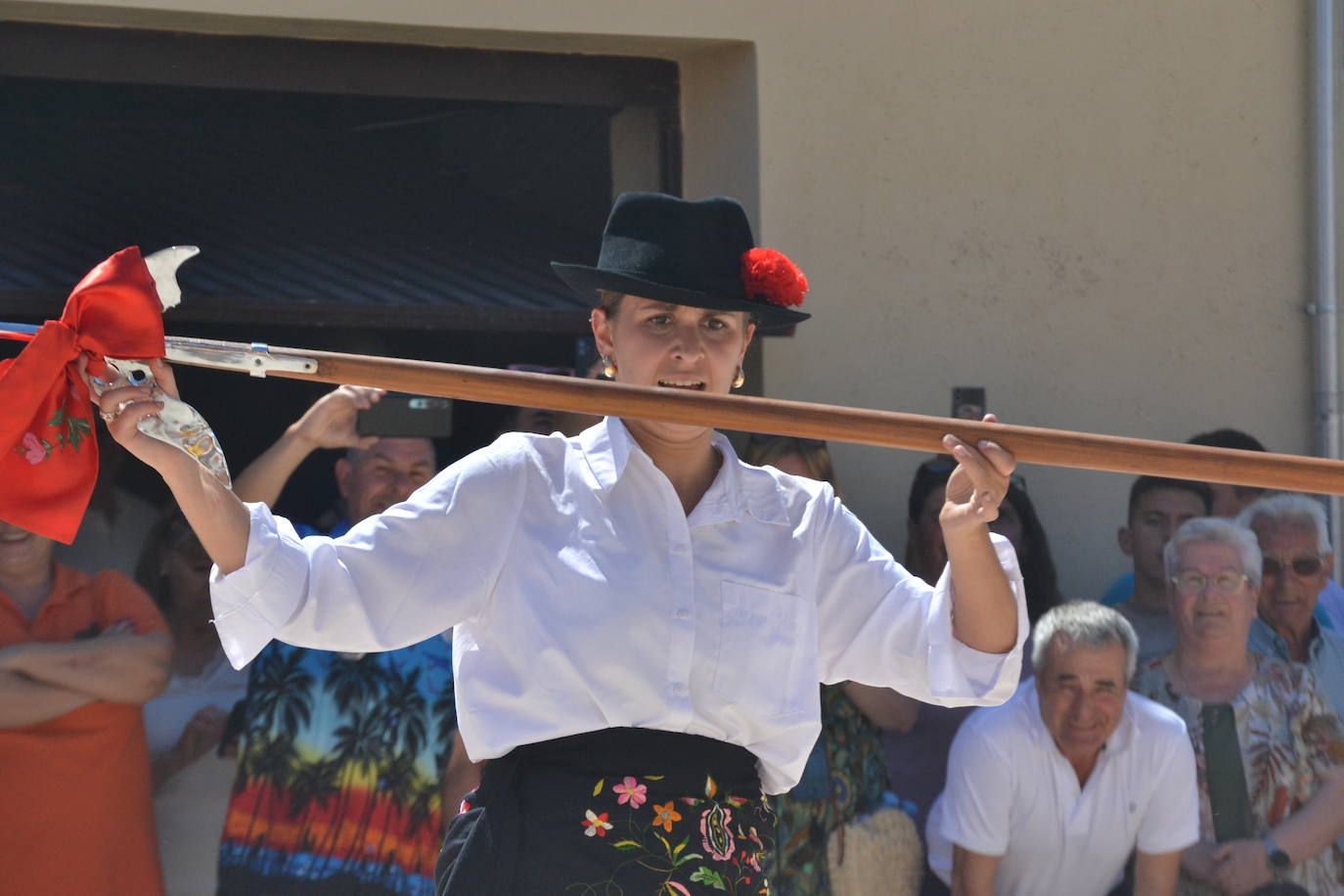 Hinojosa «echa la bandera» para vencer al poder feudal