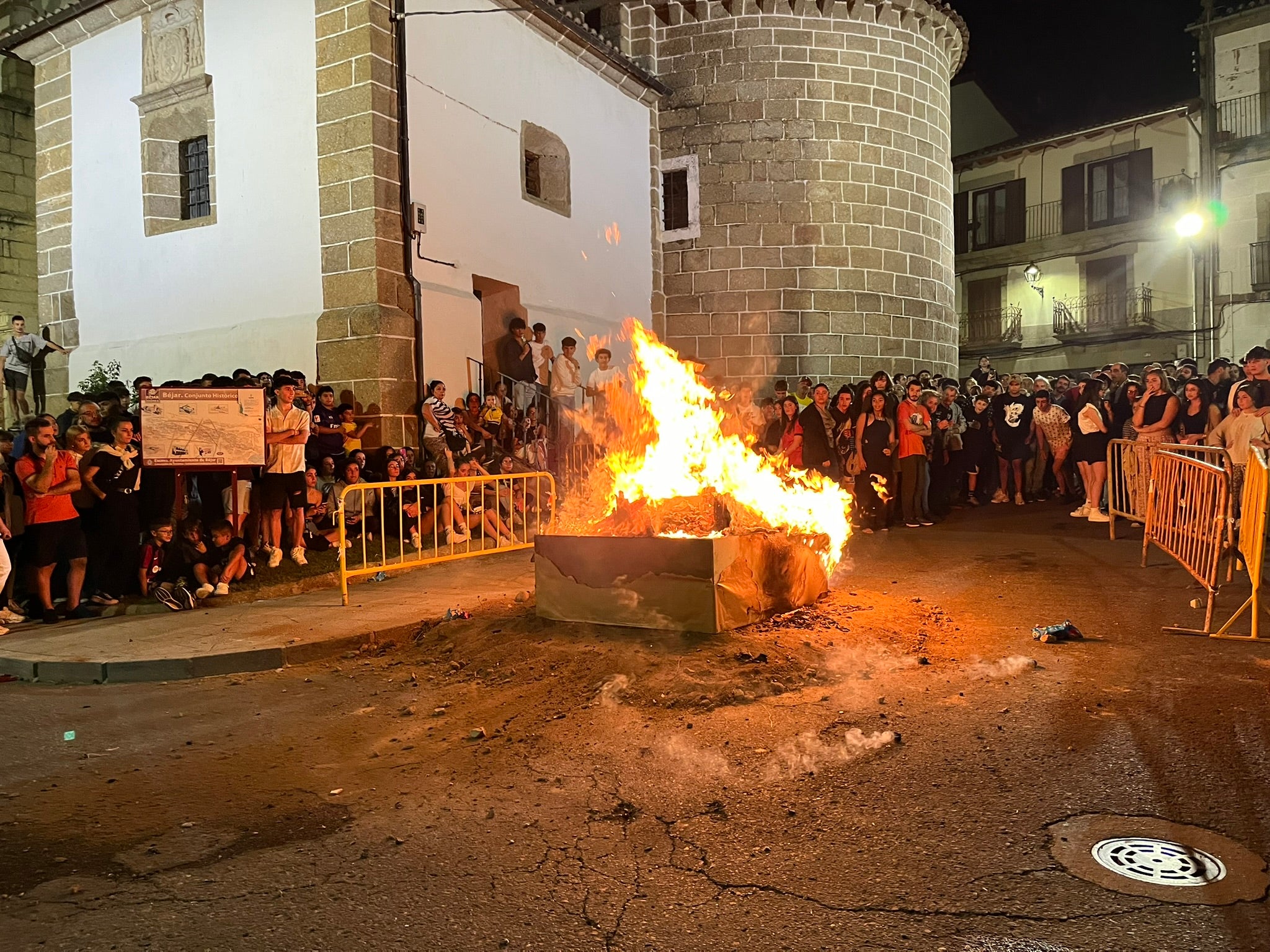 Lleno en la hoguera de San Juan en Béjar