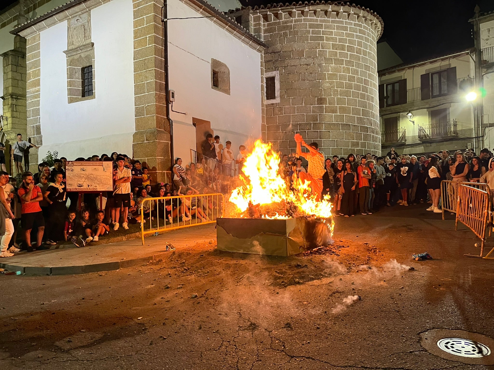 Lleno en la hoguera de San Juan en Béjar