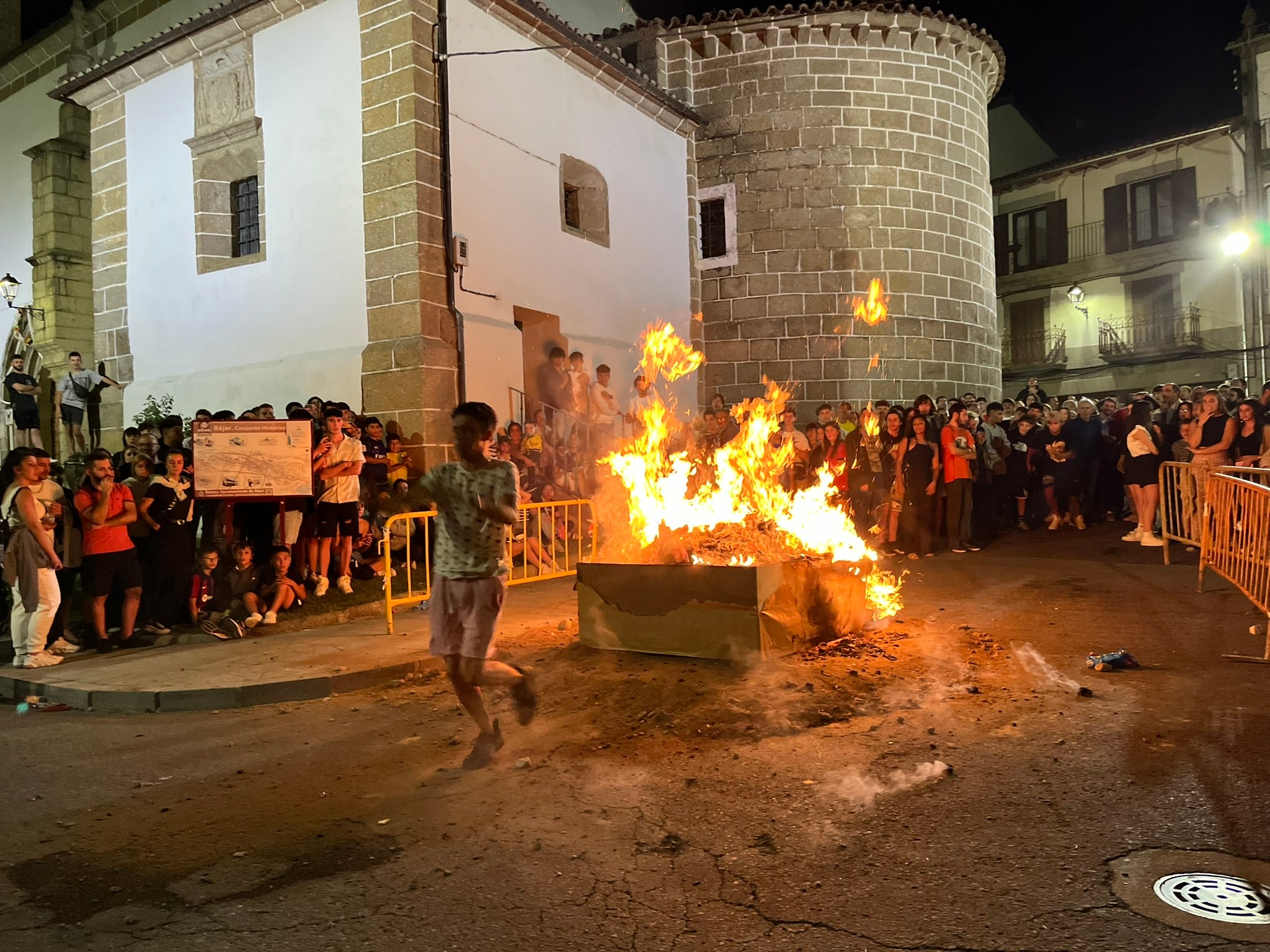 Lleno en la hoguera de San Juan en Béjar