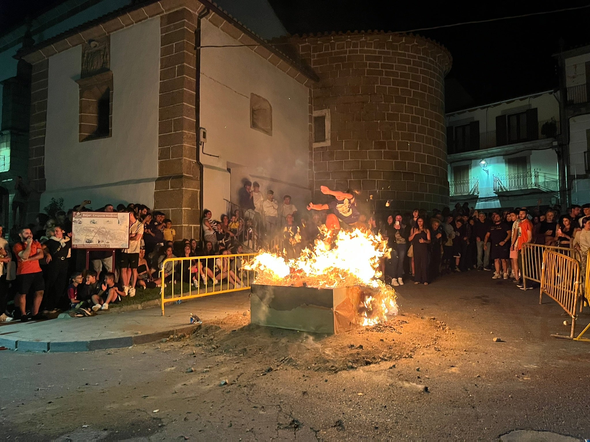 Lleno en la hoguera de San Juan en Béjar