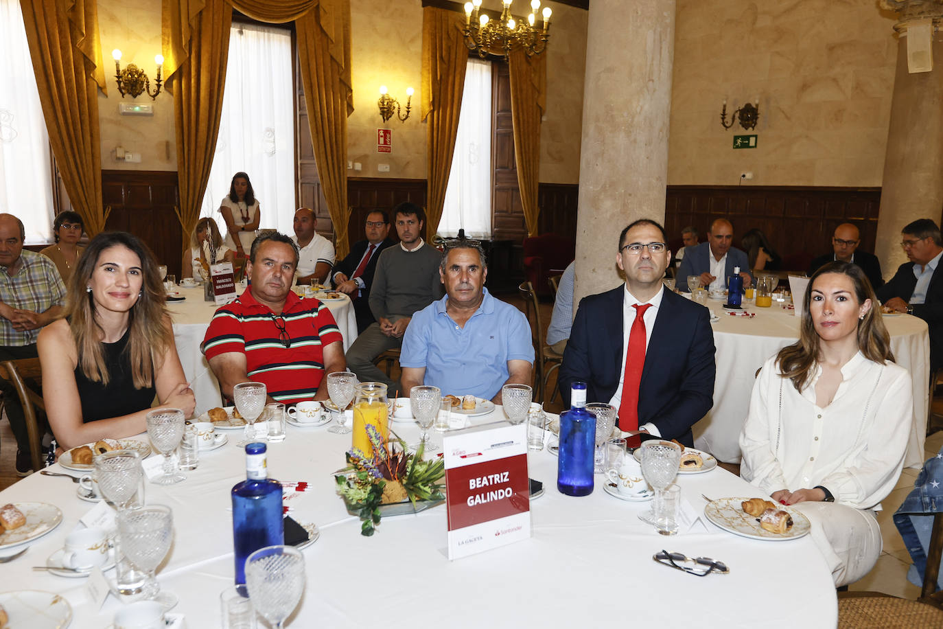 Marian Holgado (LA GACETA), Javier Cuesta y José Luis Cuesta (Cuesta Pérez S. L.), Miguel Ángel Oliva y María Jesús Sánchez Simón.
