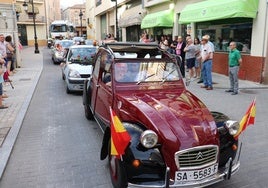 Imagen del desfile de coches en la última edición de la fiesta de San Cristóbal en 2023.