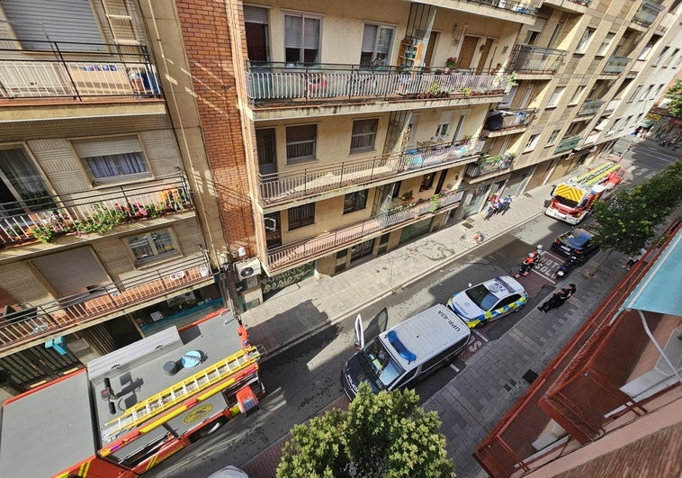 Despliegue por el fuego en la calle Cabeza de Vaca.