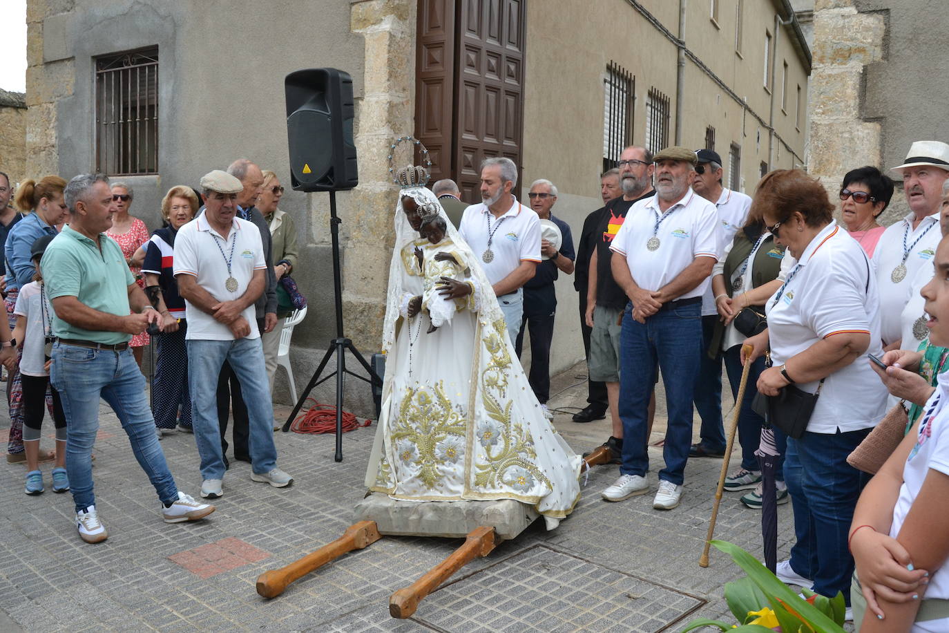 Los romeros mirobrigenses, en camino a la Peña de Francia pendientes del cielo