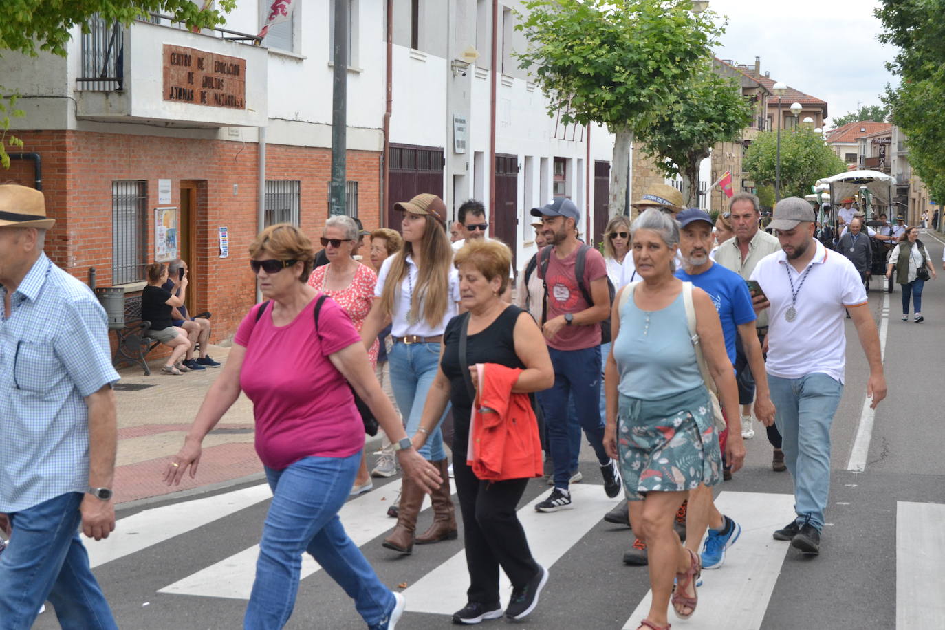 Los romeros mirobrigenses, en camino a la Peña de Francia pendientes del cielo
