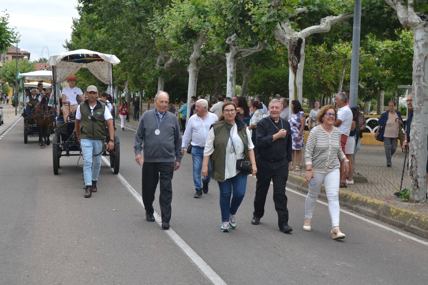 Los romeros mirobrigenses, en camino a la Peña de Francia pendientes del cielo