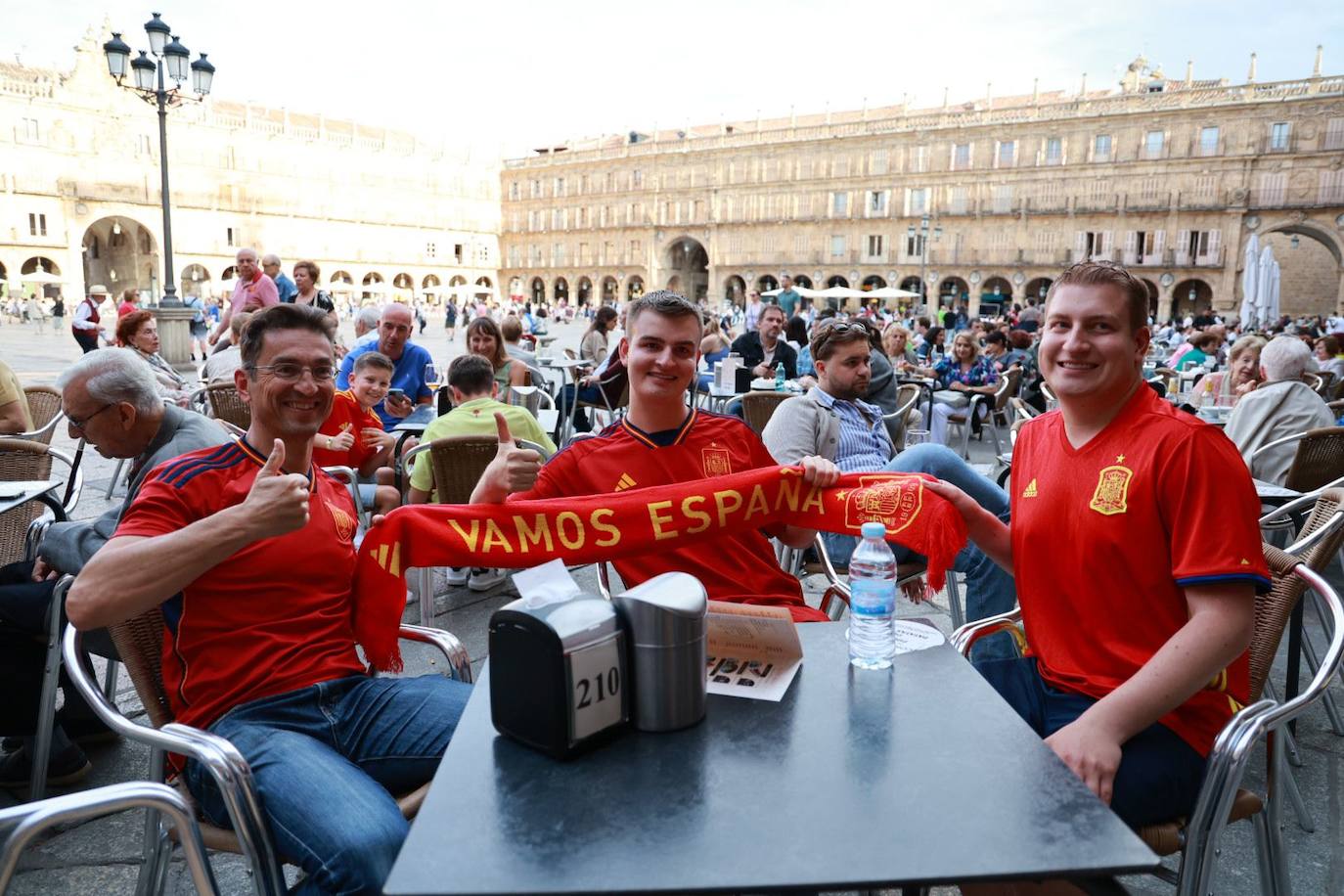 Ambiente en las calles de Salamanca para ver el partido de la Eurocopa contra Georgia