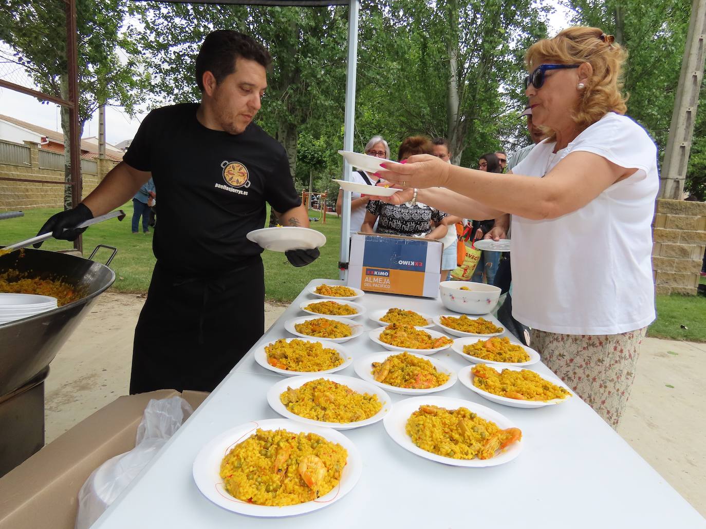 Paella para 750 paladares en Paradinas de San Juan