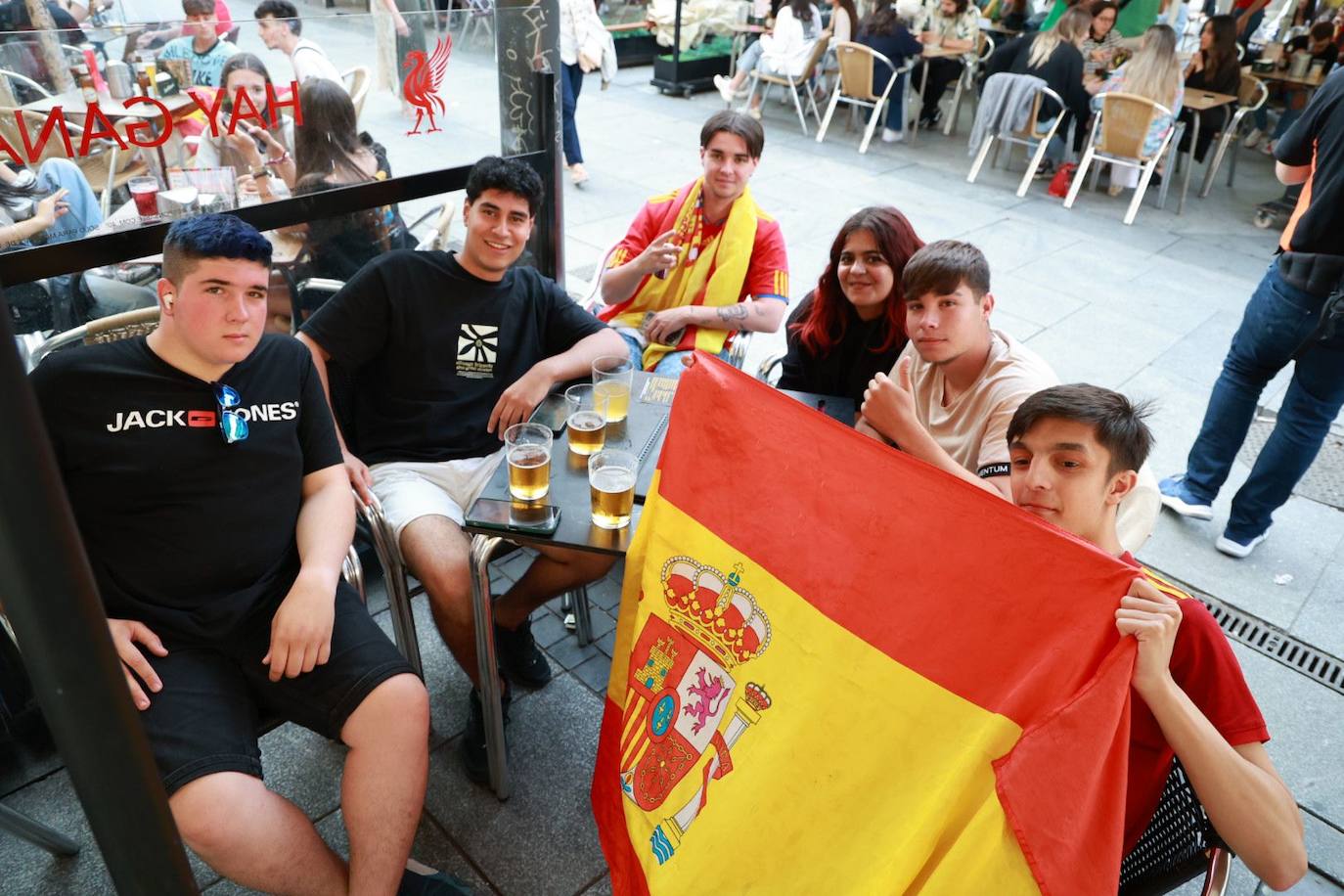 Ambiente en las calles de Salamanca para ver el partido de la Eurocopa contra Georgia