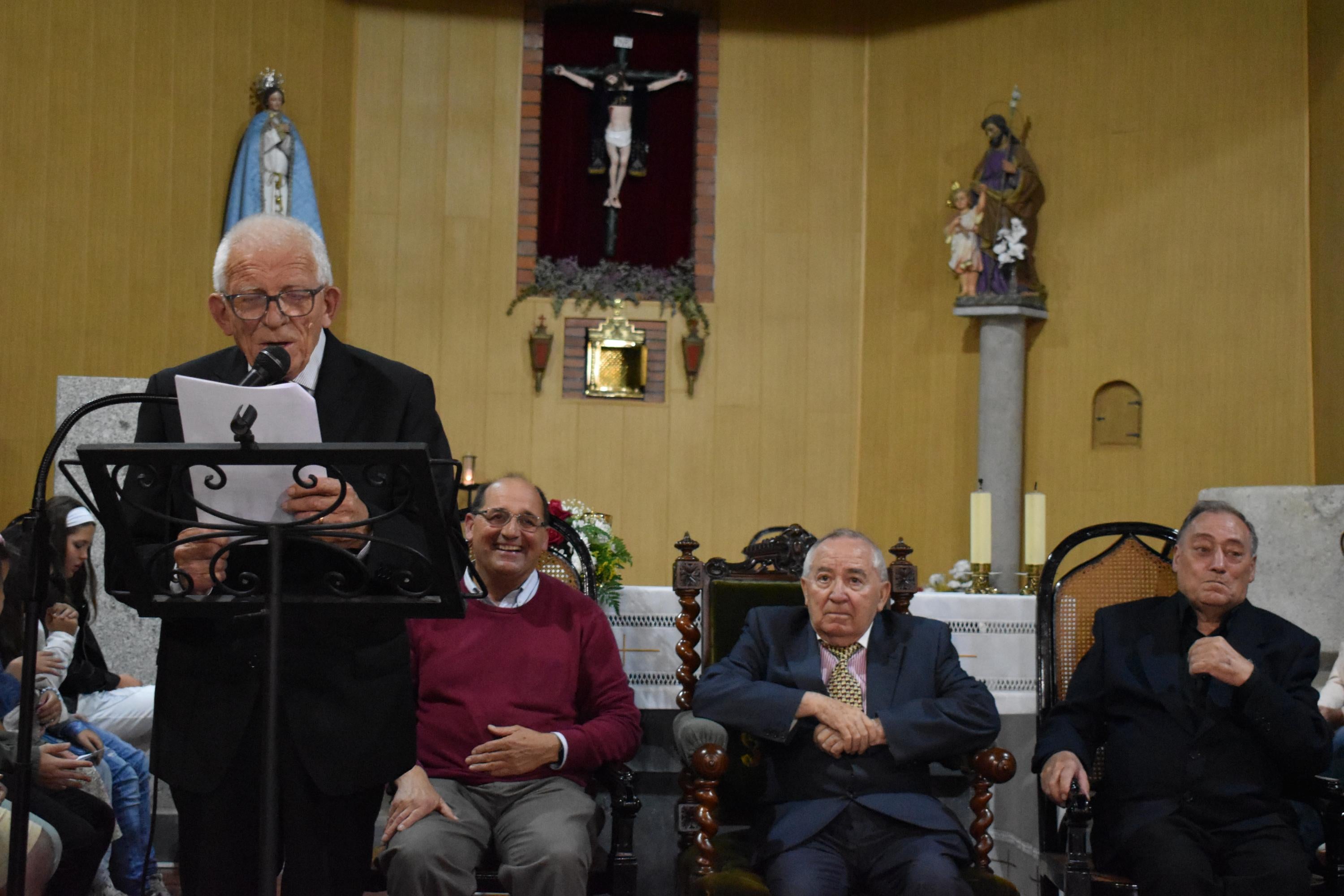 Cuatro localidades salmantinas se han unido para despedir al párroco Juan José Sánchez por su jubilación