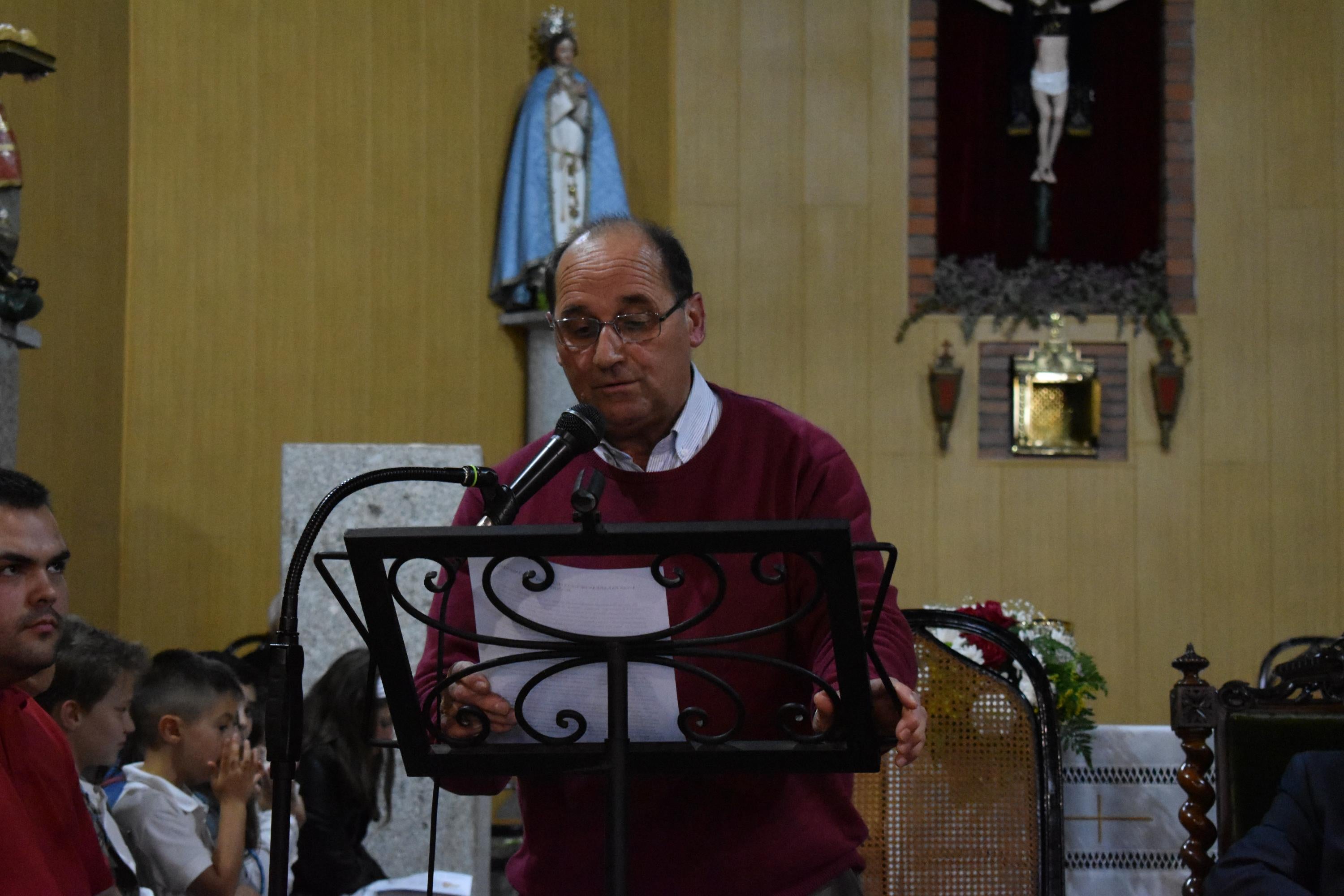 Cuatro localidades salmantinas se han unido para despedir al párroco Juan José Sánchez por su jubilación