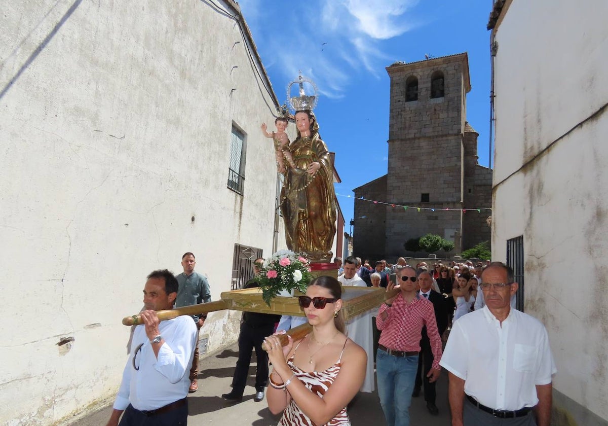 Así ha sido procesión en honor a la Virgen del Rosario de Mancera