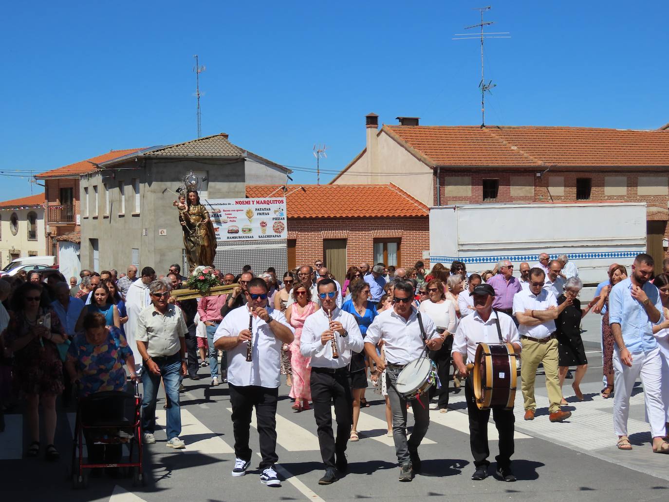 Así ha sido procesión en honor a la Virgen del Rosario de Mancera