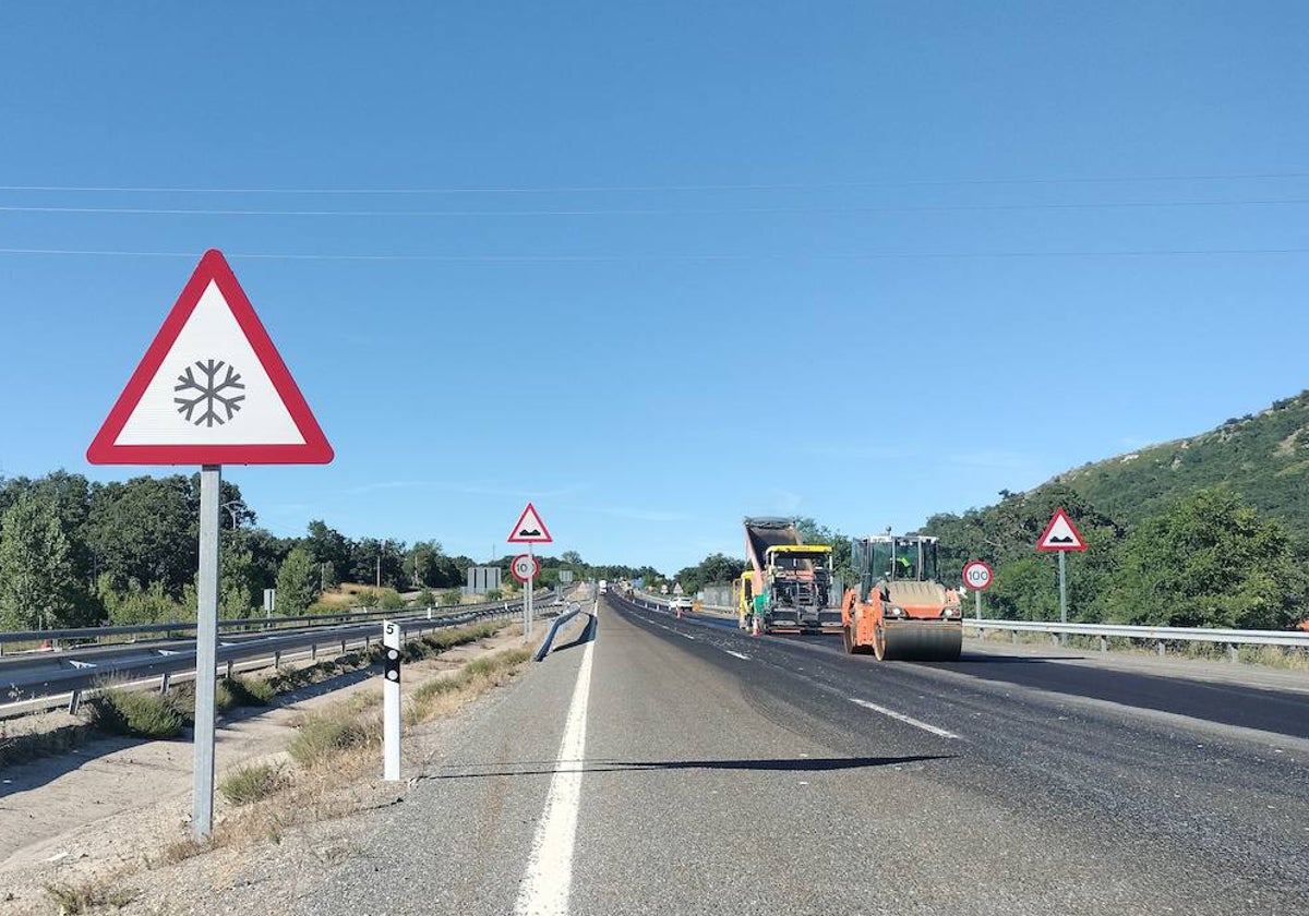 Trabajos de parcheo de amplios tramos de la A-66 a la altura del Puerto de Vallejera durante esta semana.