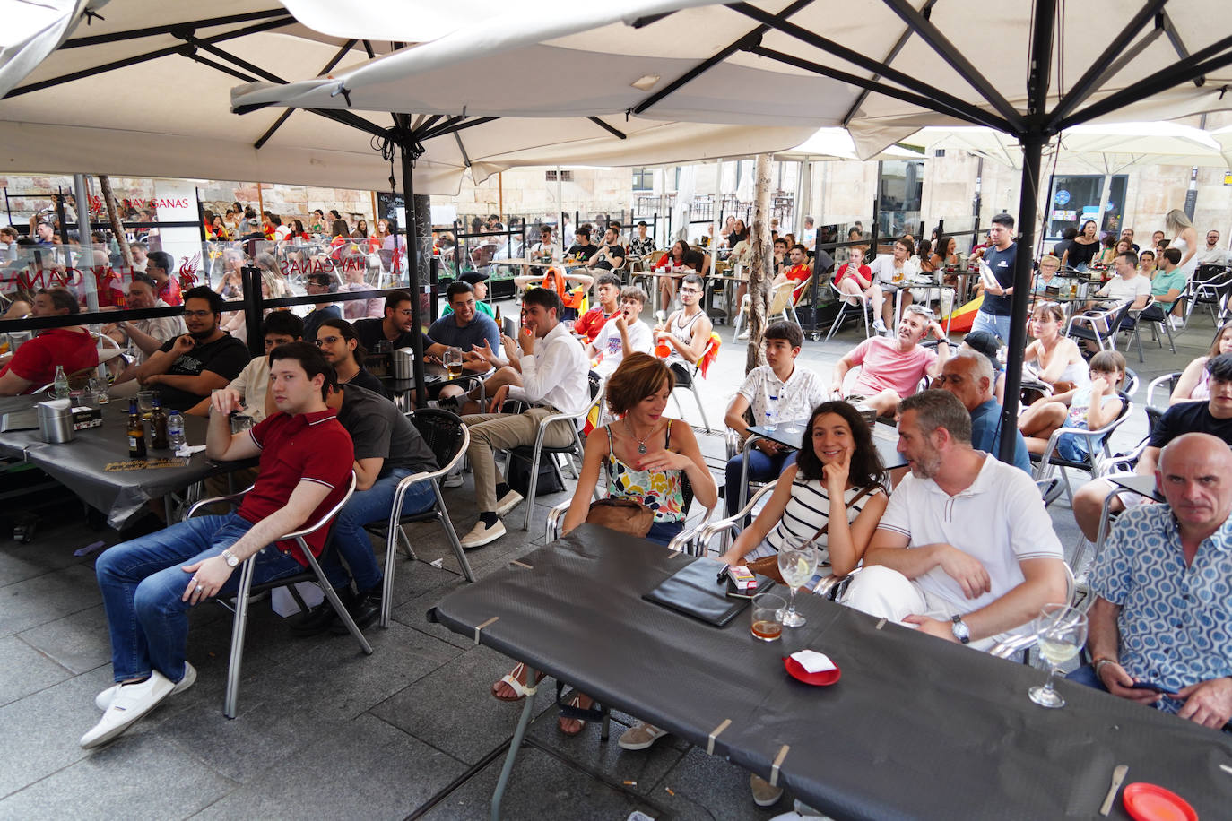 Gran ambiente en las calles de Salamanca para animar a España contra Alemania